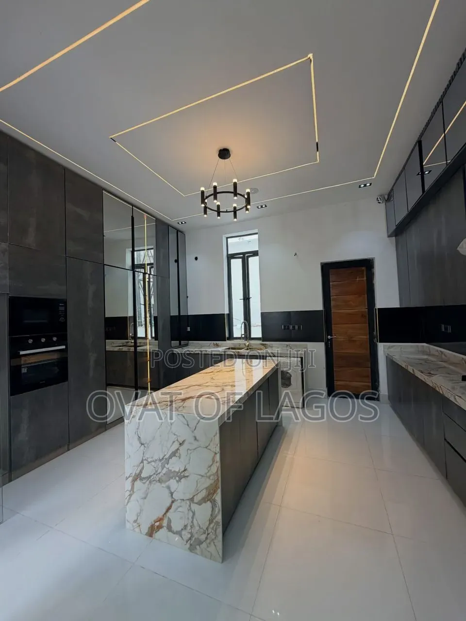 5bdrm Duplex in Chevron Tool Gate for sale in Chevron