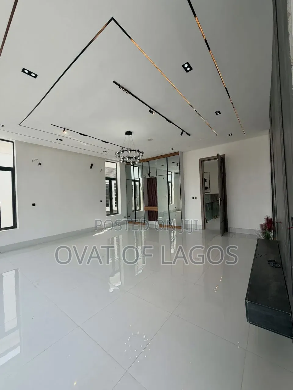 5bdrm Duplex in Chevron Tool Gate for sale in Chevron