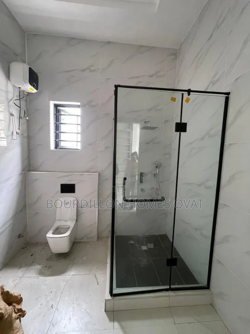 5bdrm Duplex in Osapa London Lekki for sale in Osapa london