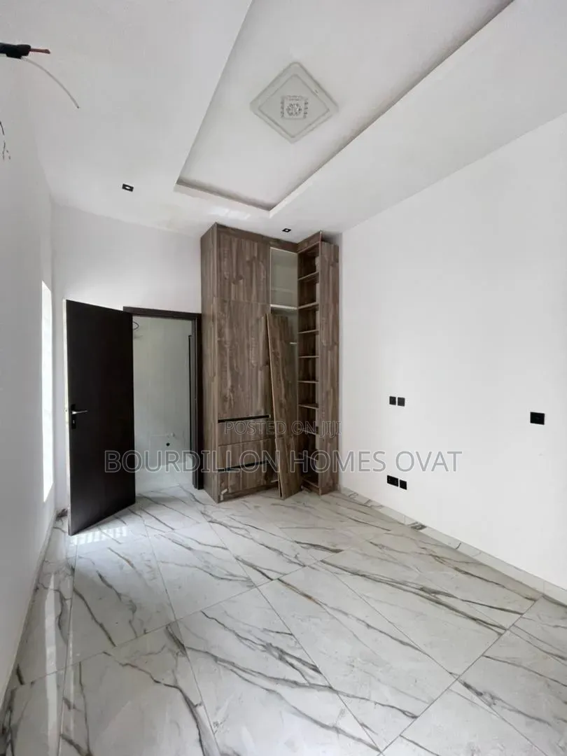 5bdrm Duplex in Osapa London Lekki for sale in Osapa london