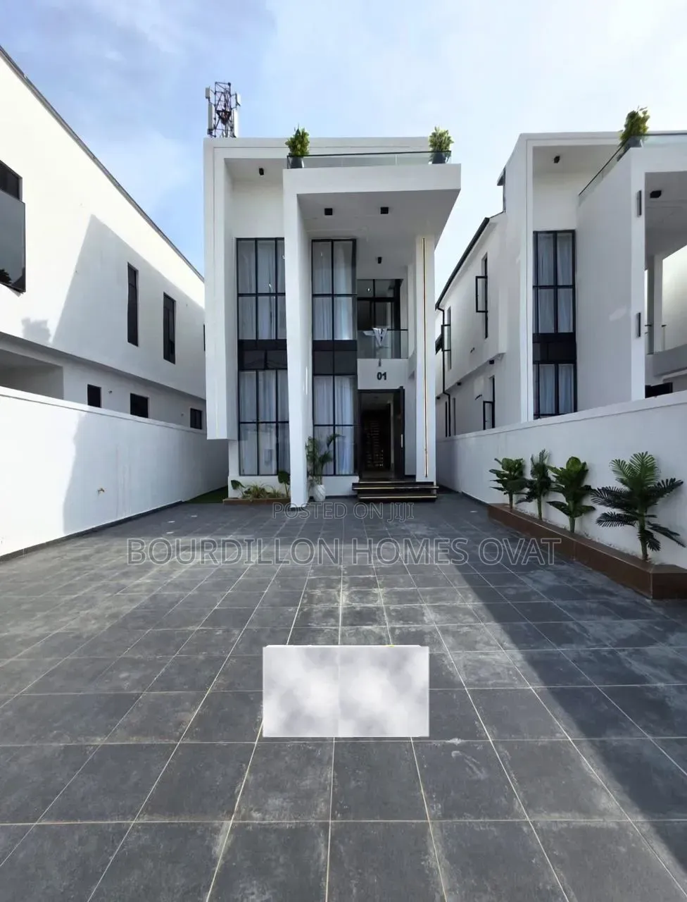 5bdrm Duplex in Ikota Villa Estate for sale in Ikota