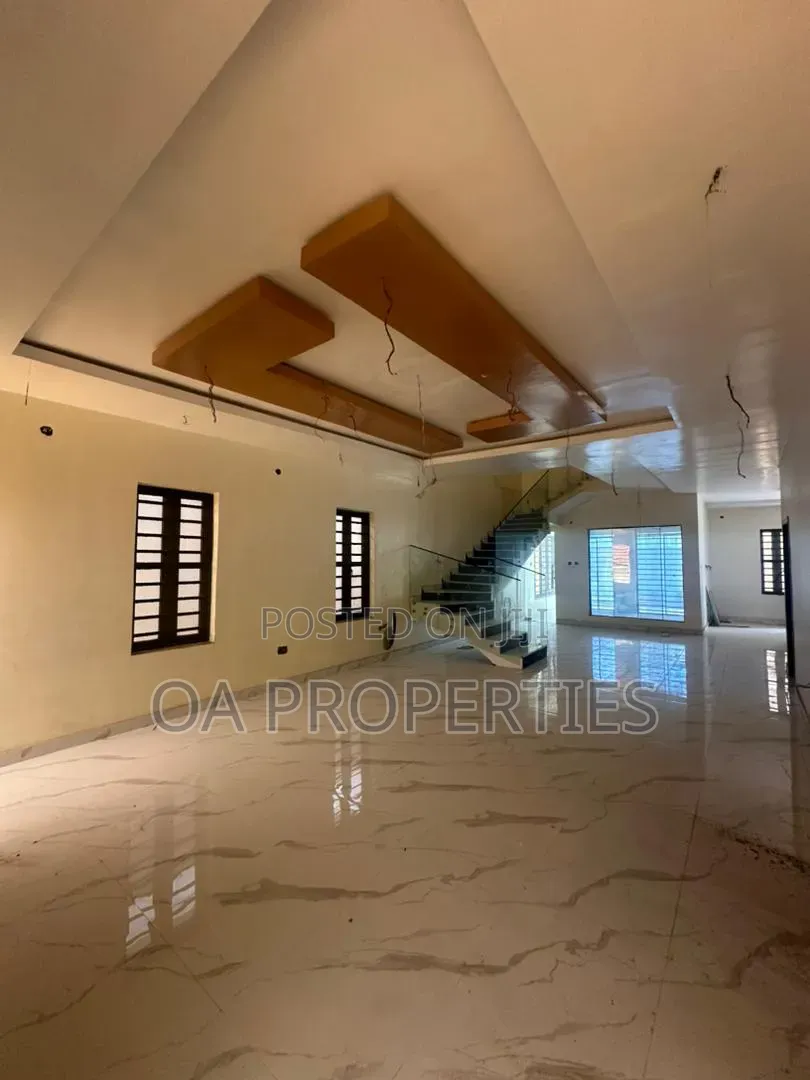5bdrm Duplex in Ajila Road 5 Elebu, for sale in Ibadan