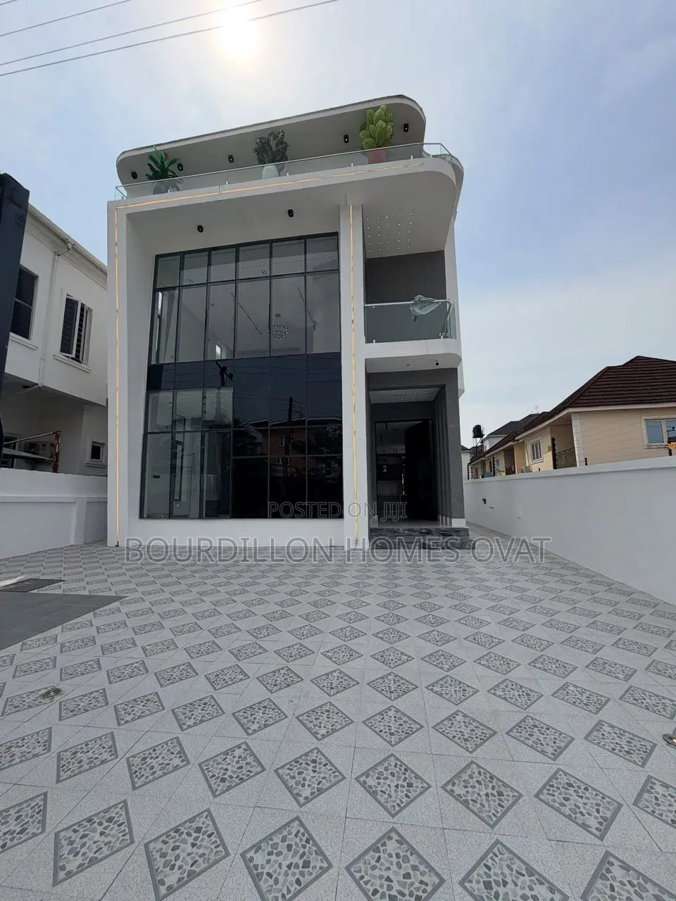 4bdrm Duplex in Chevron Toll Gate for sale in Chevron