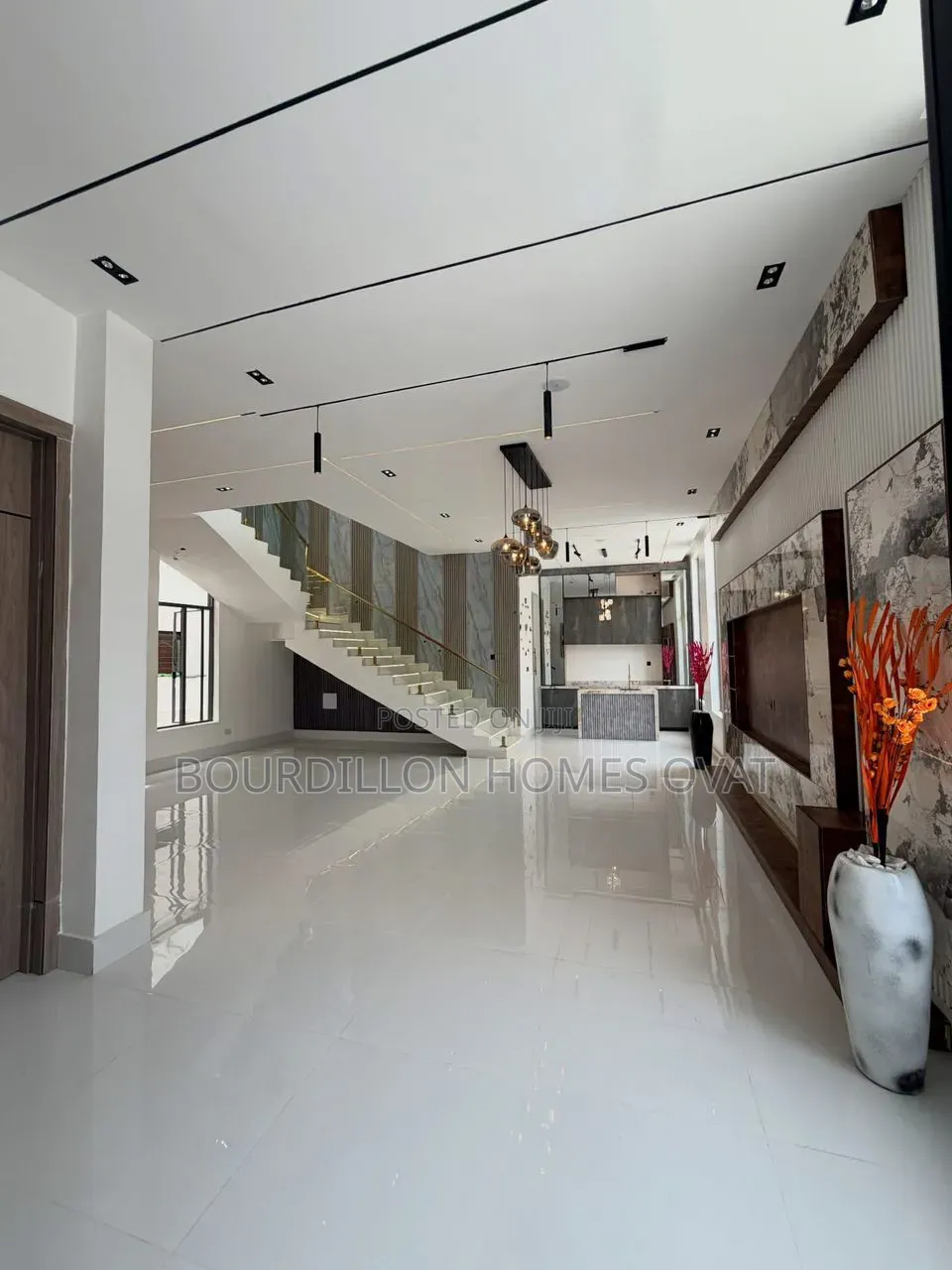 4bdrm Duplex in Chevron Toll Gate for sale in Chevron