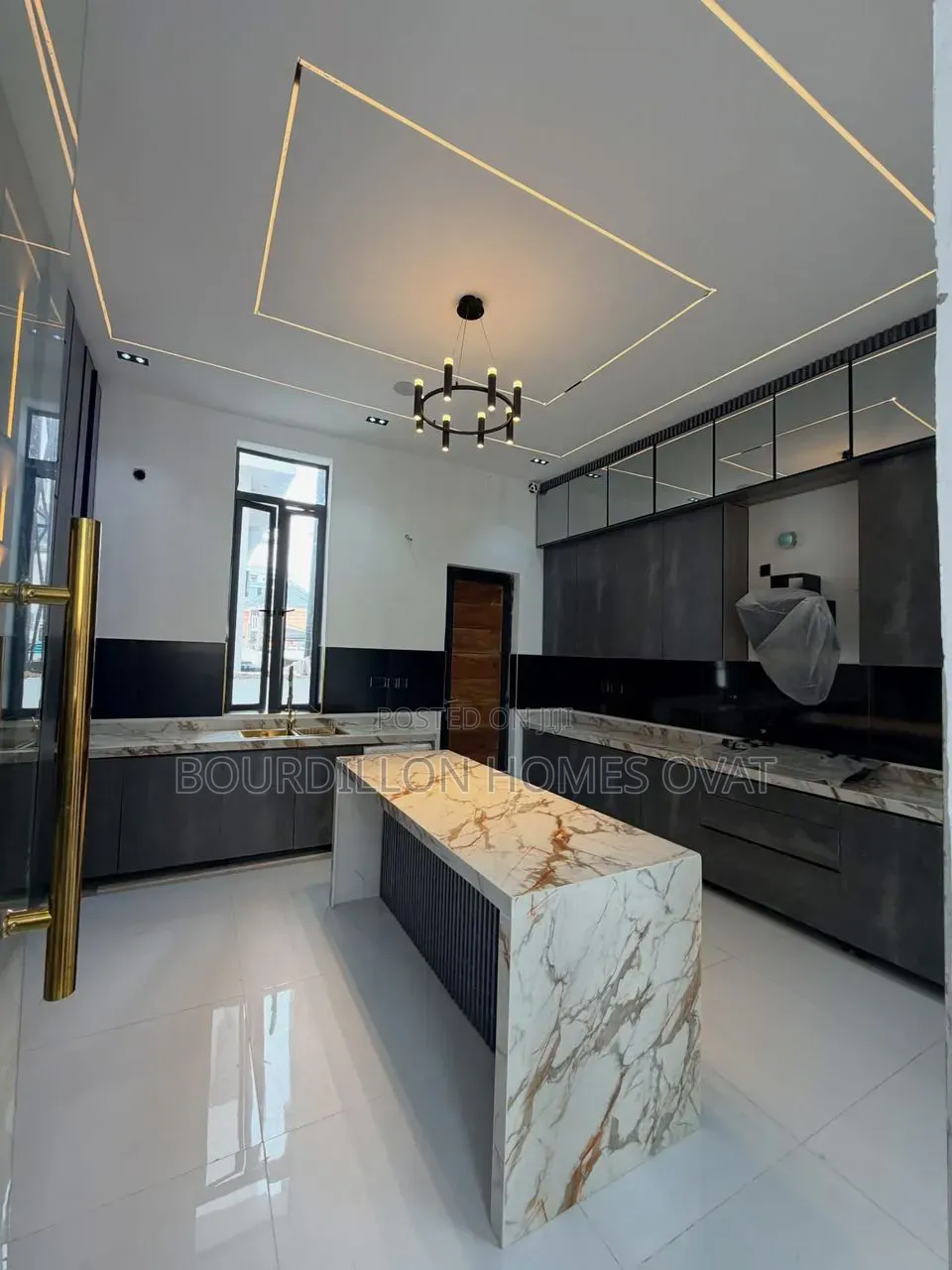 4bdrm Duplex in Chevron Toll Gate for sale in Chevron