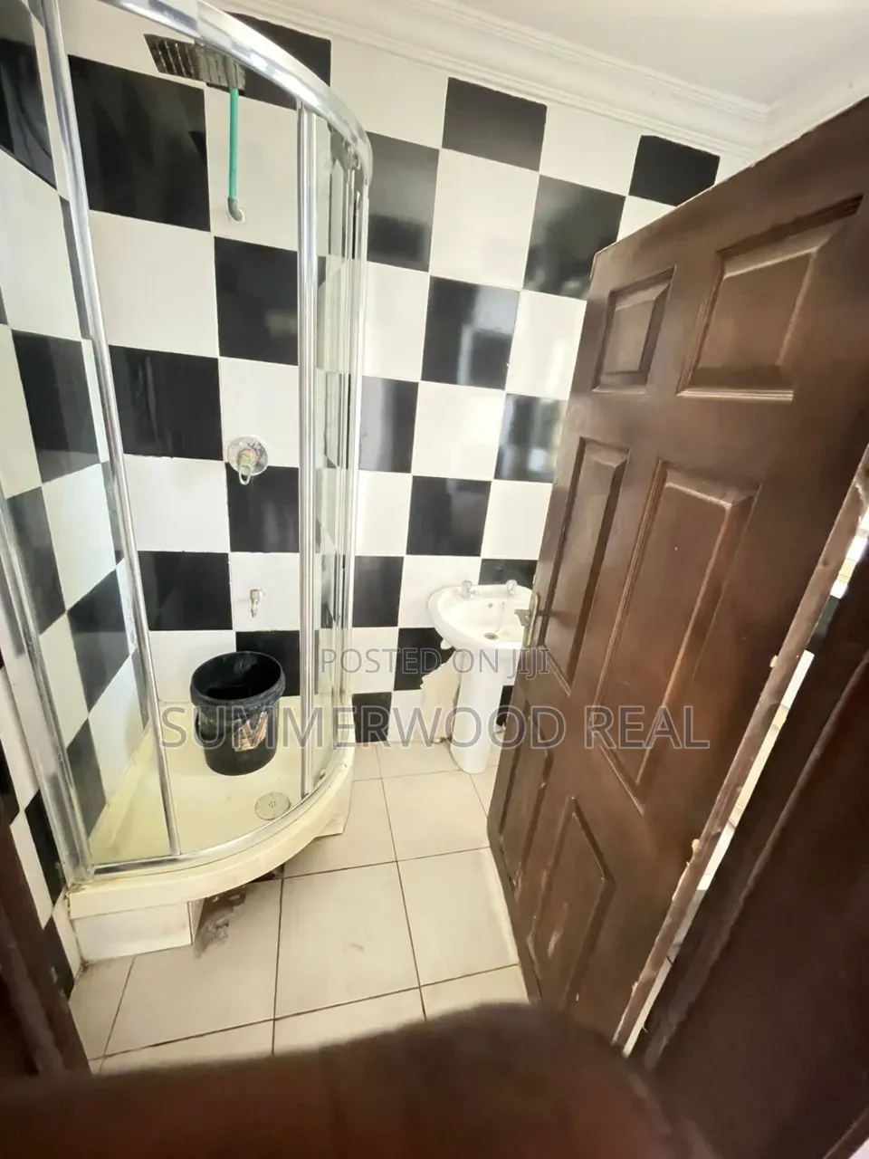 1bdrm Shared Apartment in Chevron for rent in Chevron
