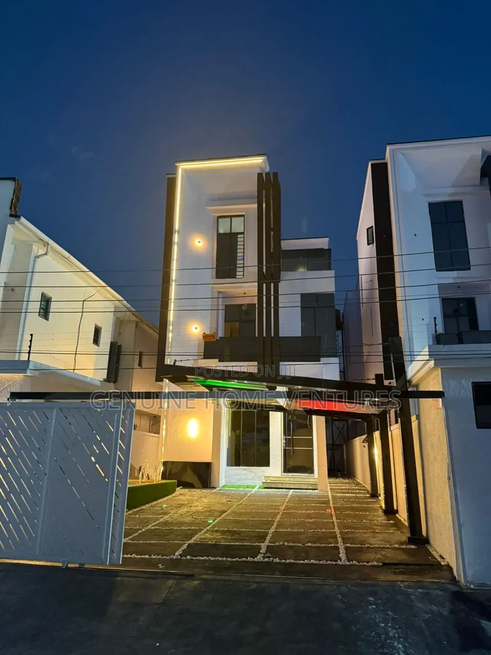 5bdrm Duplex in Orchid, Chevron for sale in Chevron