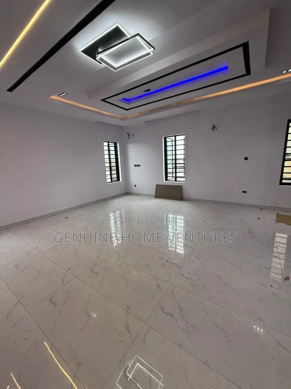5bdrm Duplex in Orchid, Chevron for sale in Chevron