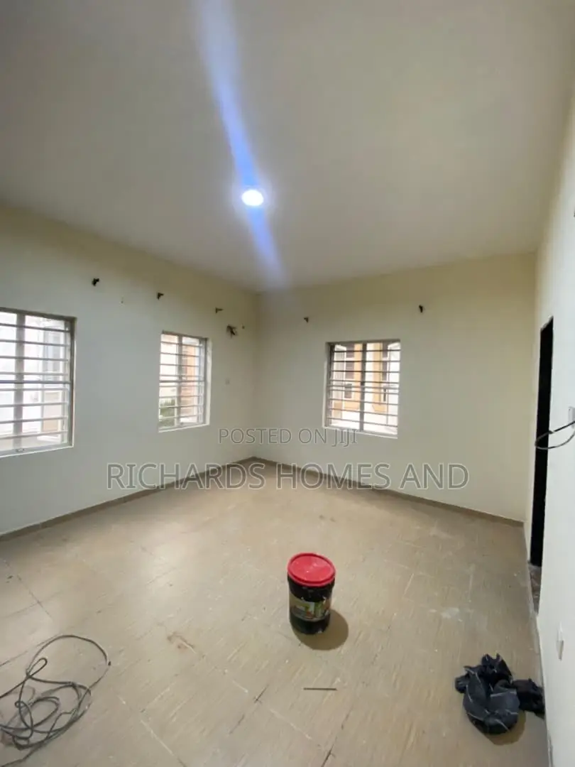 3bdrm Apartment in Osapa london for rent in Osapa london