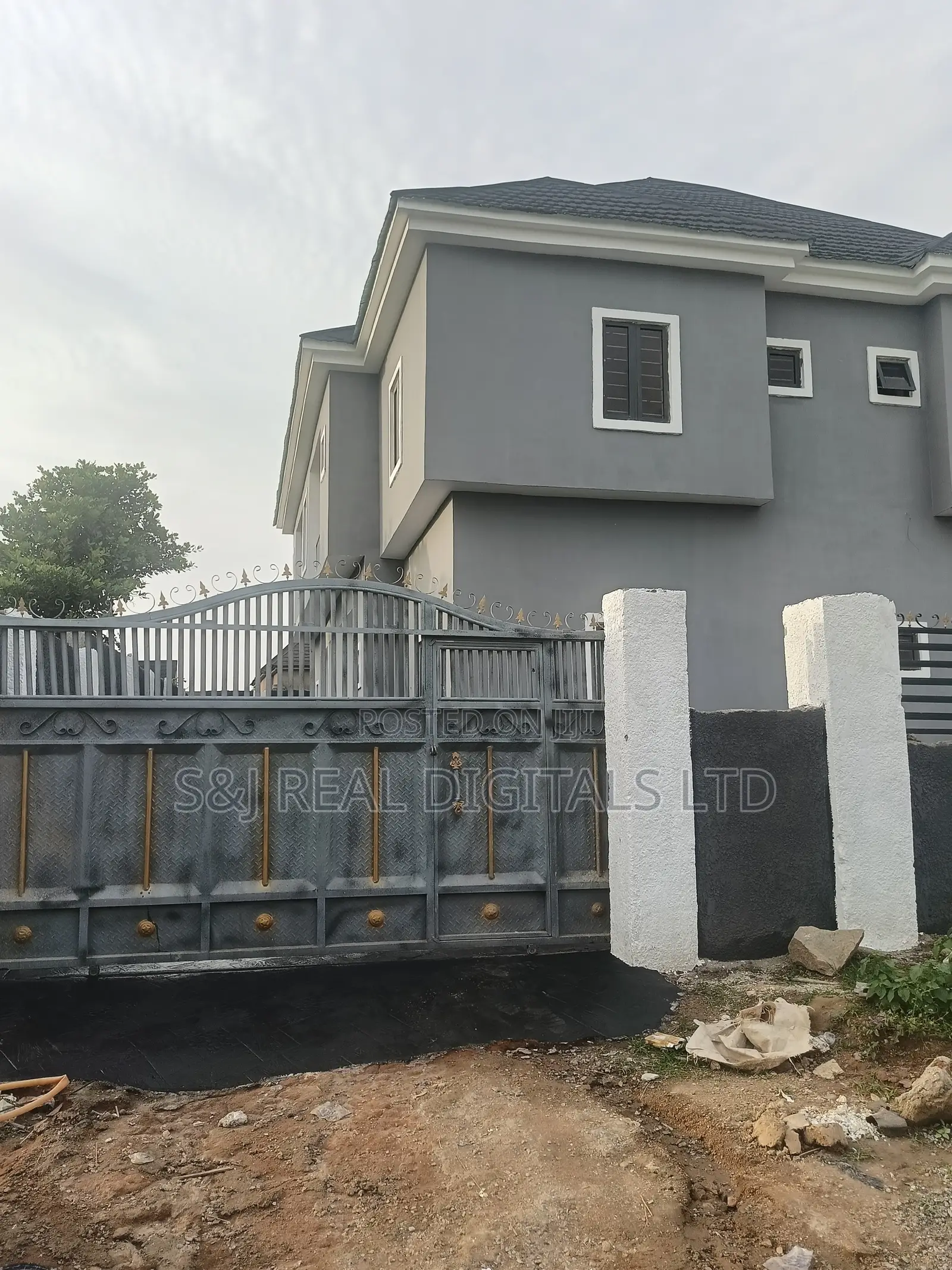 8bdrm Block of Flats in Kubwa for sale in Kubwa