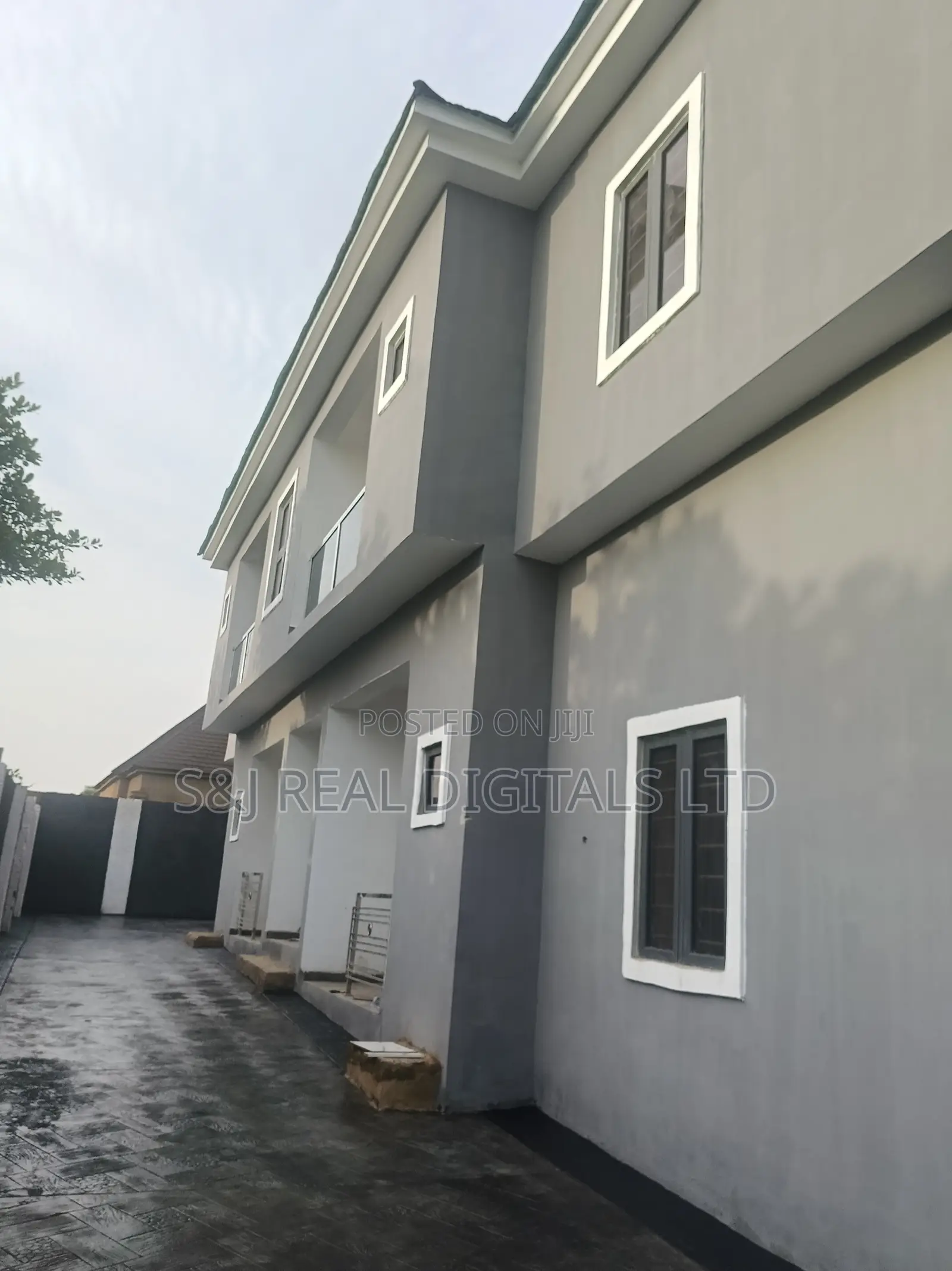 8bdrm Block of Flats in Kubwa for sale in Kubwa