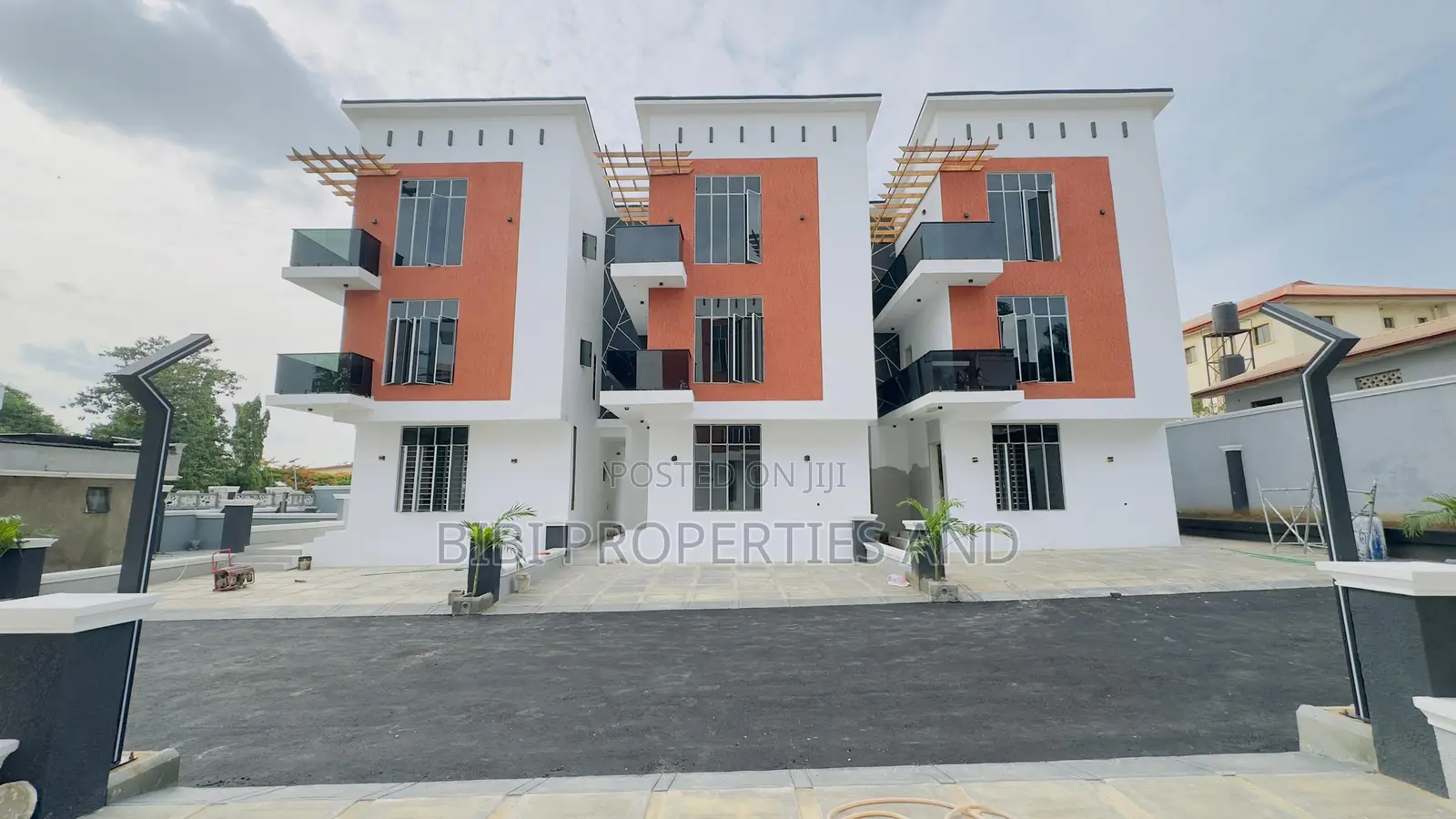 4bdrm Townhouse/Terrace in Utako for sale in Utako