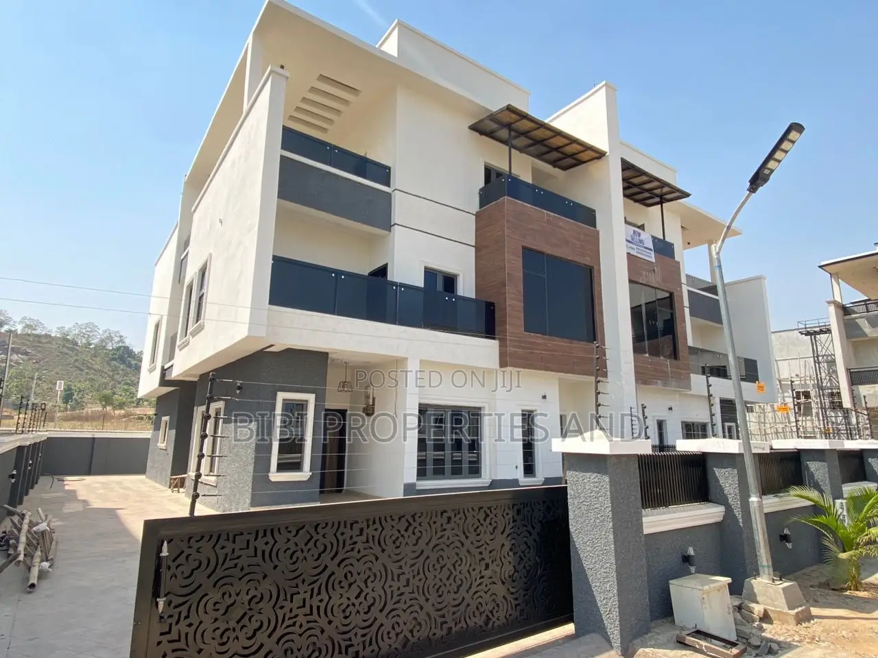 5bdrm Duplex in Idu for sale in Idu