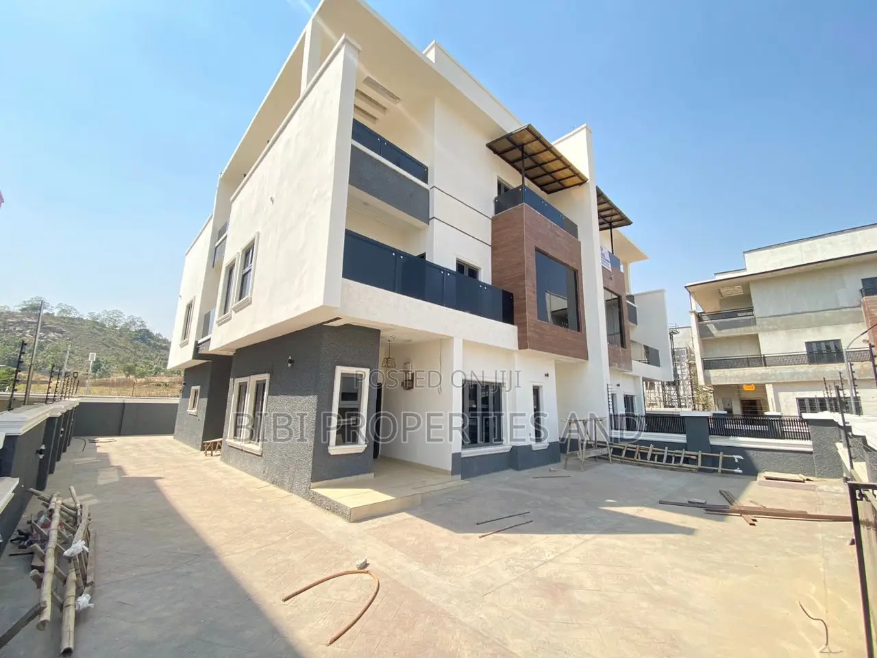 5bdrm Duplex in Idu for sale in Idu