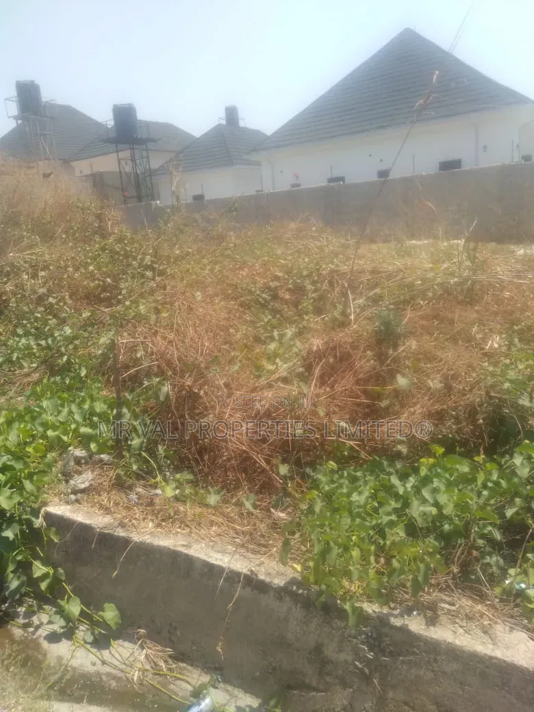 Prime Plot for Sale 3-Bedroom Fully Detached Bungalow in Bunkoro