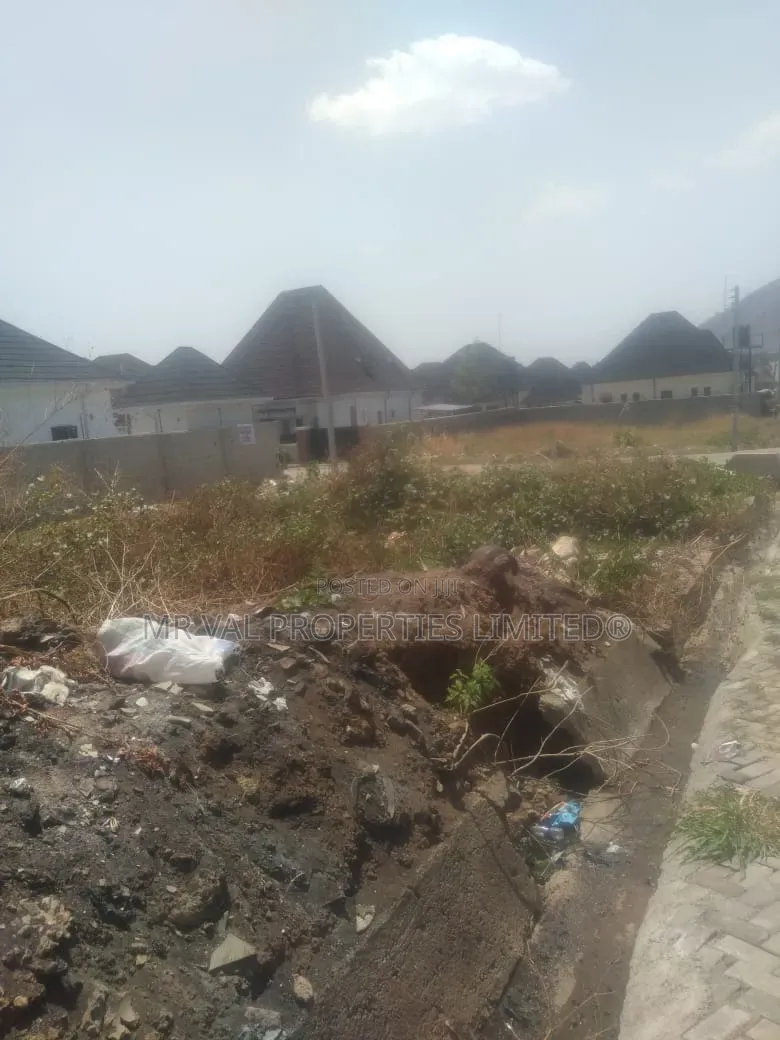 Prime Plot for Sale 3-Bedroom Fully Detached Bungalow in Bunkoro