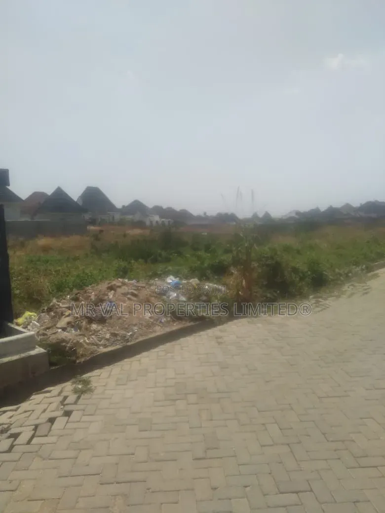 Prime Plot for Sale 3-Bedroom Fully Detached Bungalow in Bunkoro