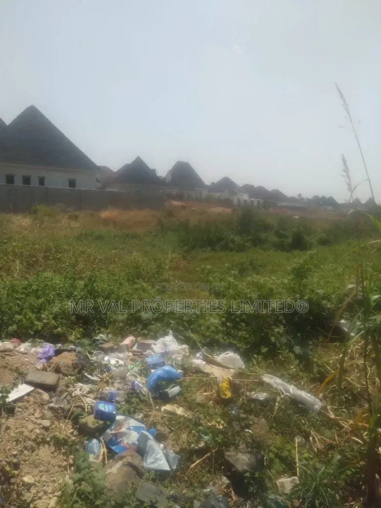 Prime Plot for Sale 3-Bedroom Fully Detached Bungalow in Bunkoro