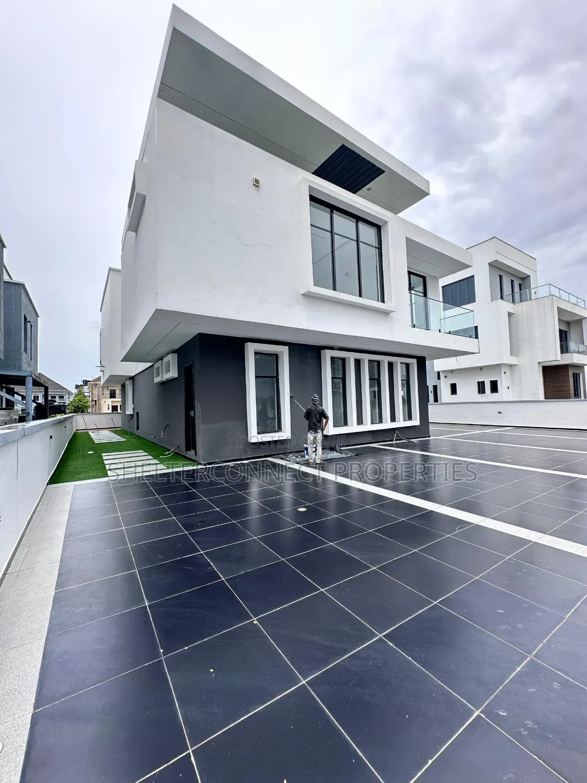 5bdrm Duplex in Lekki Expressway for sale in Lekki Expressway