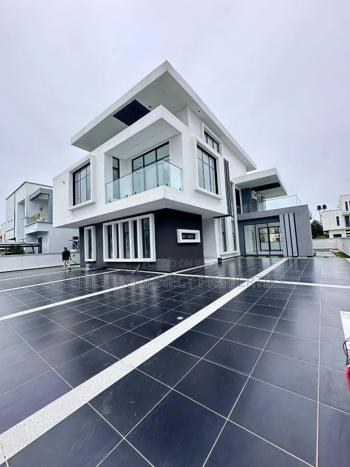 5bdrm Duplex in Lekki Expressway for sale in Lekki Expressway