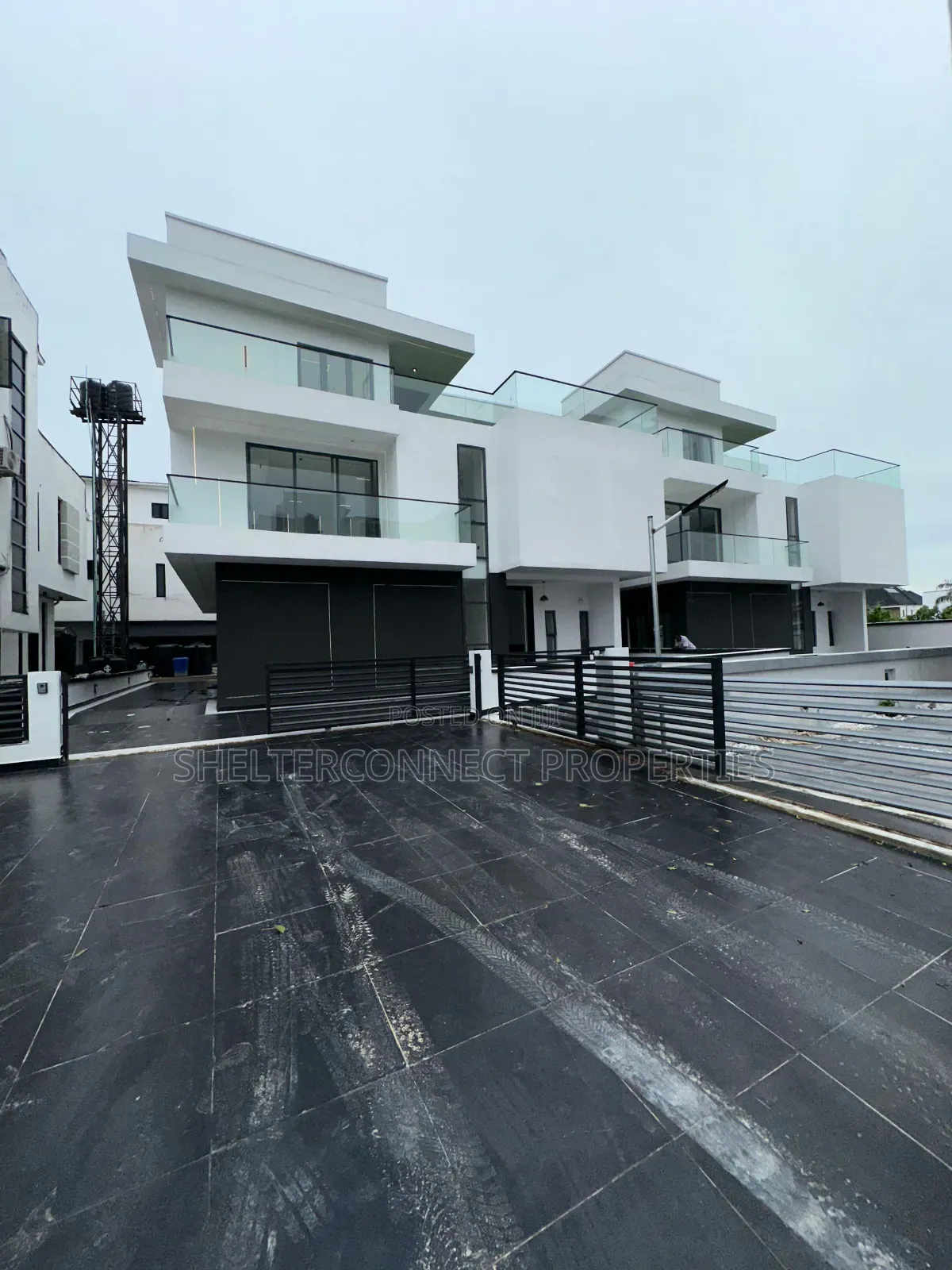5bdrm Duplex in Lekki Expressway for sale in Lekki Expressway