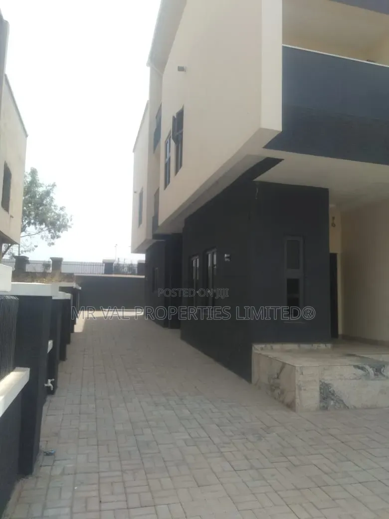 5bdrm Duplex in Aiben Estate, Idu for sale in Idu