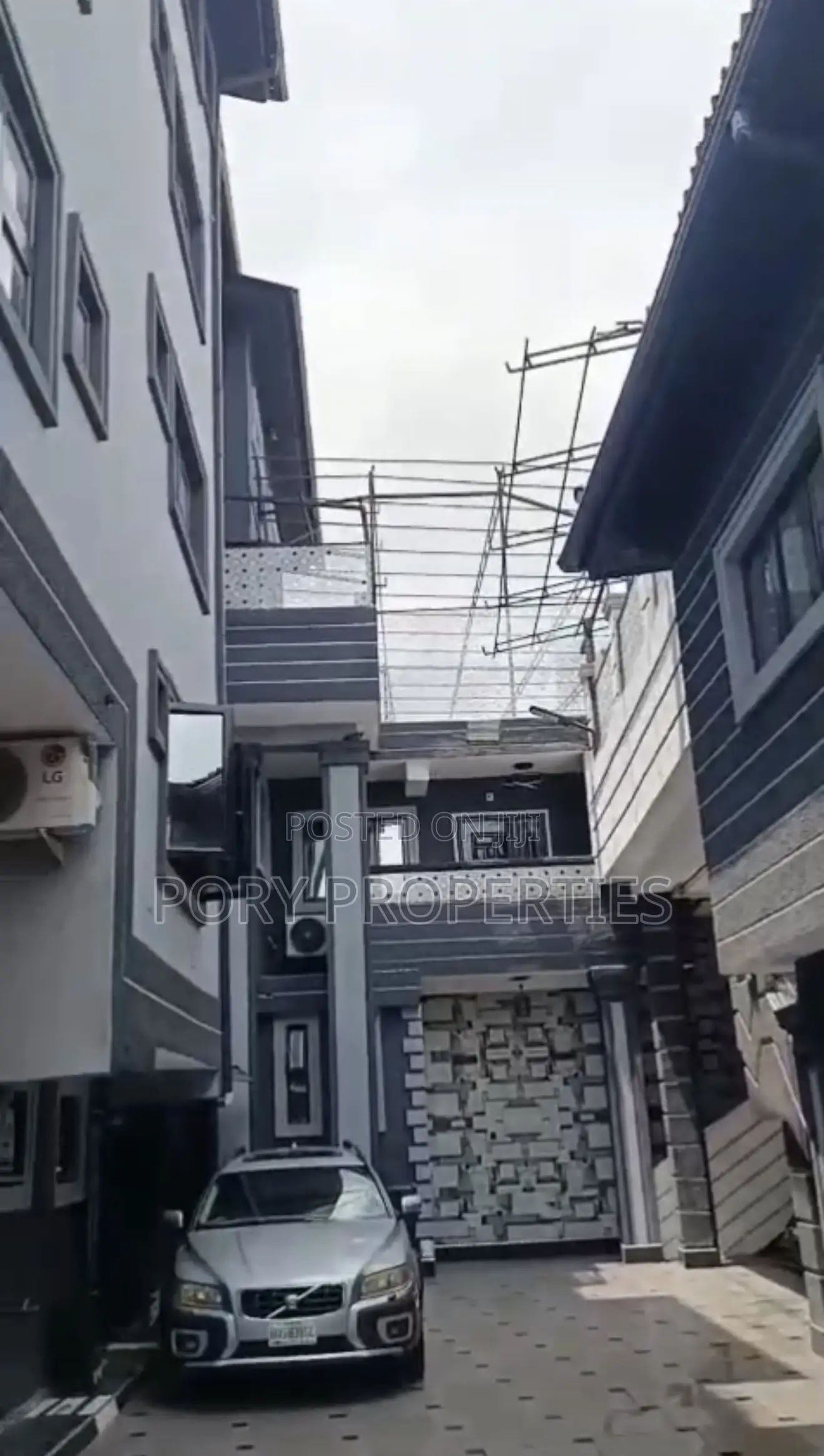 25 Rooms Hotel for Sale in Alausa