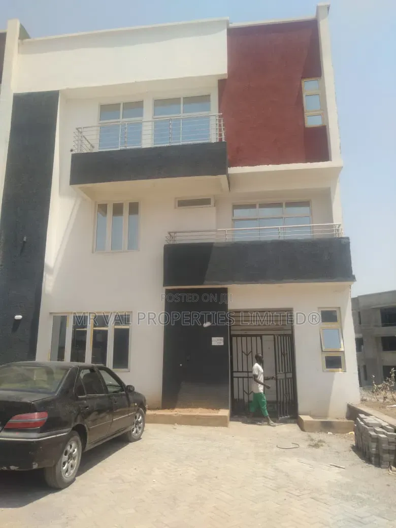 4bdrm Townhouse/Terrace in Dantata Estate, Bunkoro for sale in Bunkoro