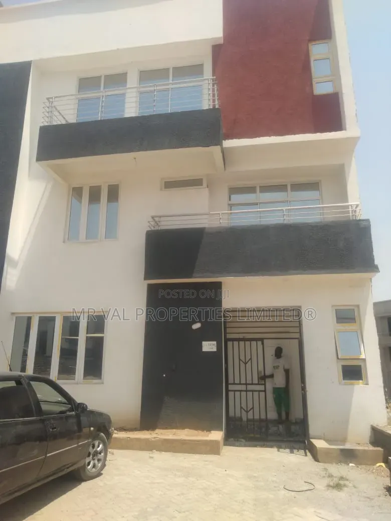 4bdrm Townhouse/Terrace in Dantata Estate, Bunkoro for sale in Bunkoro