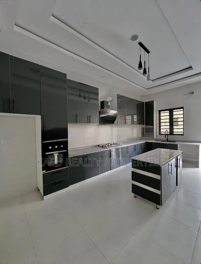 4bdrm Duplex in Orchid Road, Lekki Phase 2 for sale in Lekki Phase 2