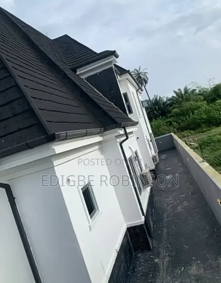 3bdrm Penthouse in Opete Estate, Warri for sale in Warri