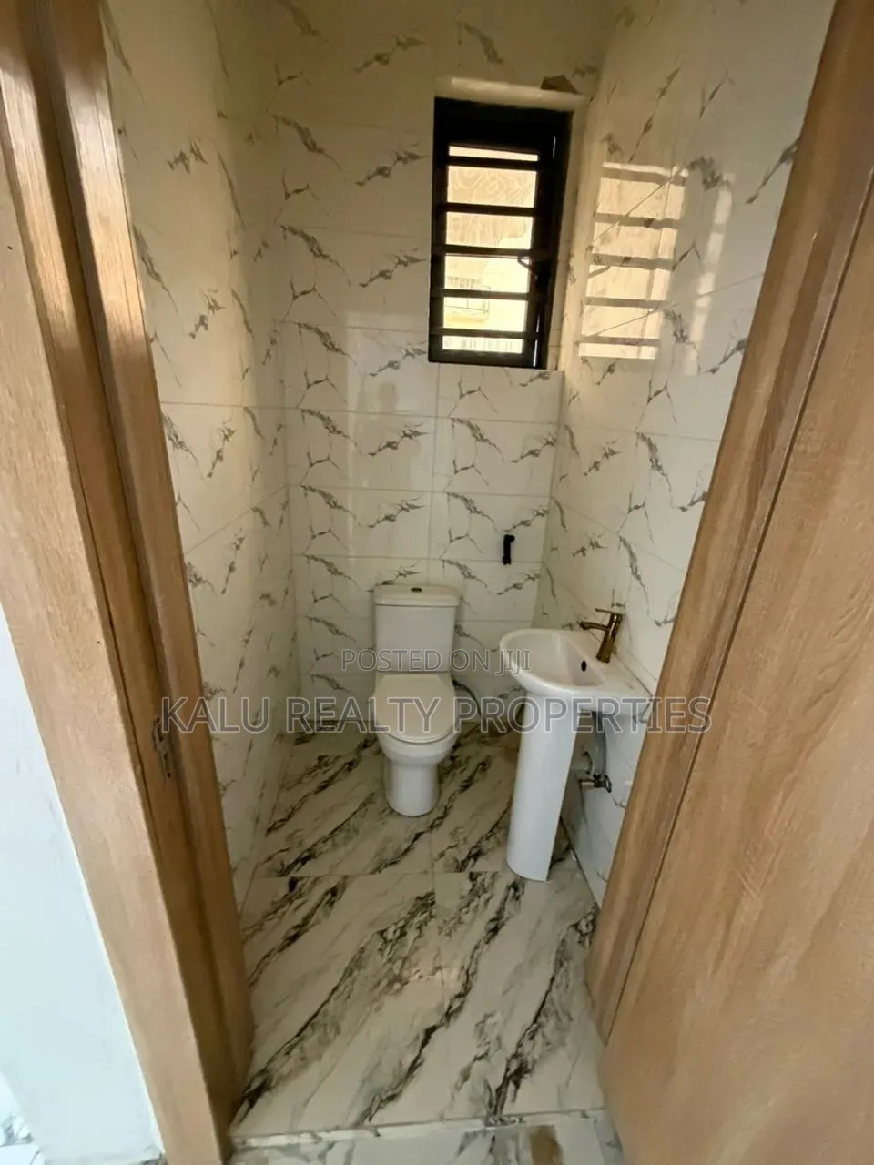 4bdrm Duplex in Ologolo for rent in Ologolo