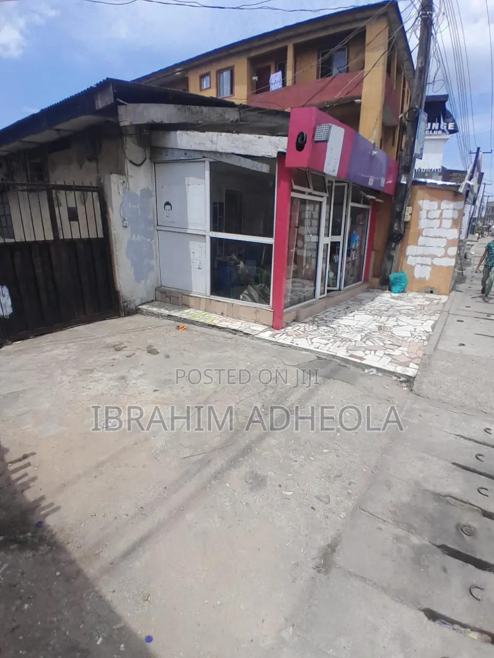 A Demolishable Bungalow on a Plot of Land in Bariga / Shomolu