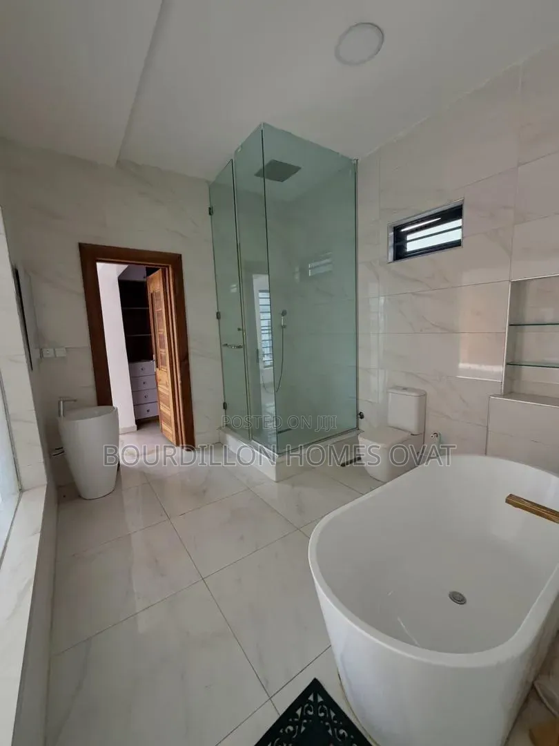 4bdrm Duplex in Megamound Estate for sale in Ikota