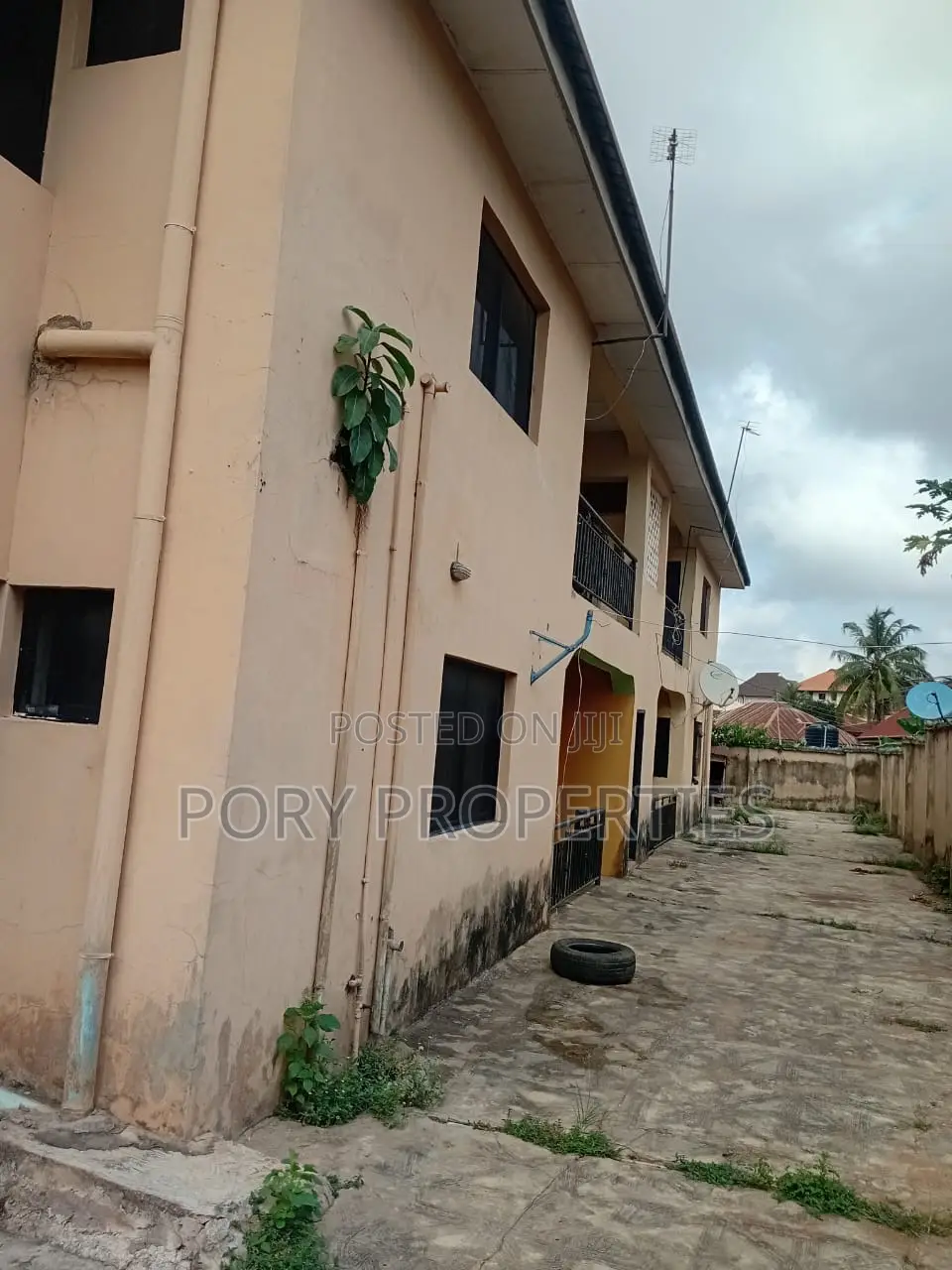 12 Flat of Three Bedroom Each in Ologuneru