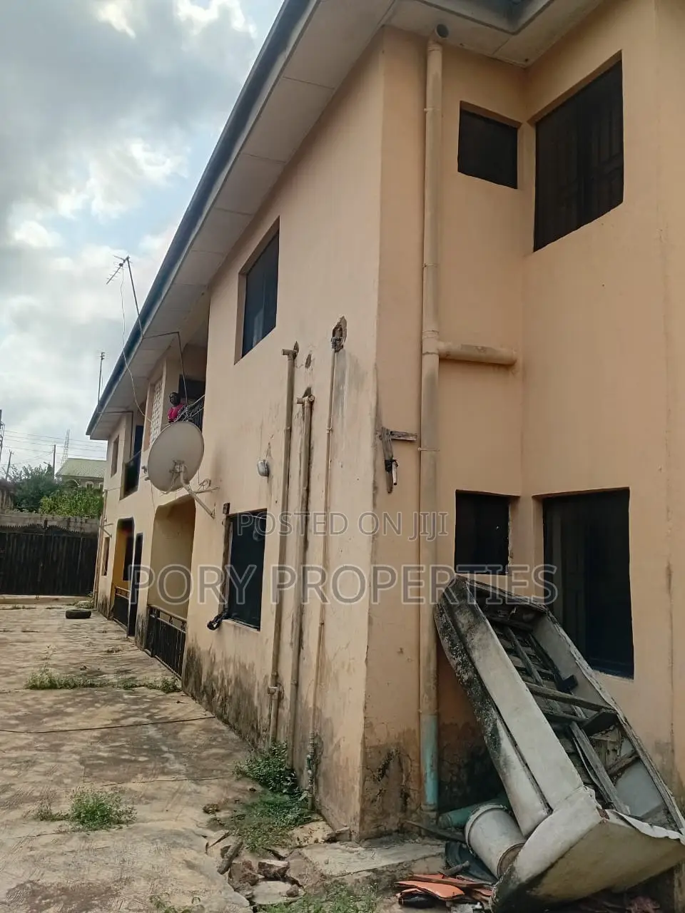 12 Flat of Three Bedroom Each in Ologuneru
