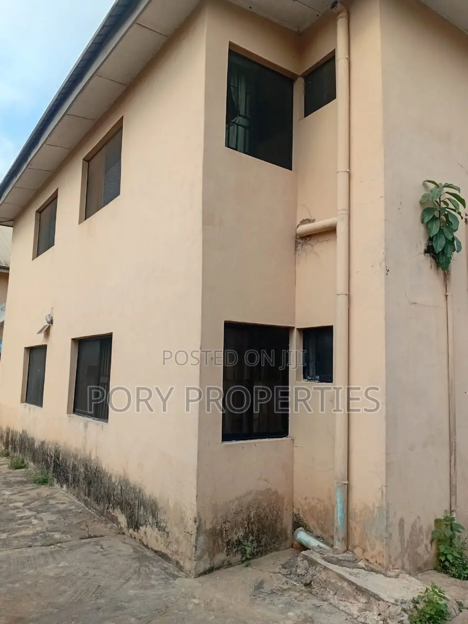 12 Flat of Three Bedroom Each in Ologuneru