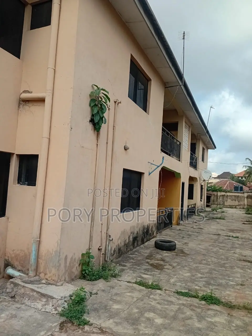 12 Flat of Three Bedroom Each in Ologuneru