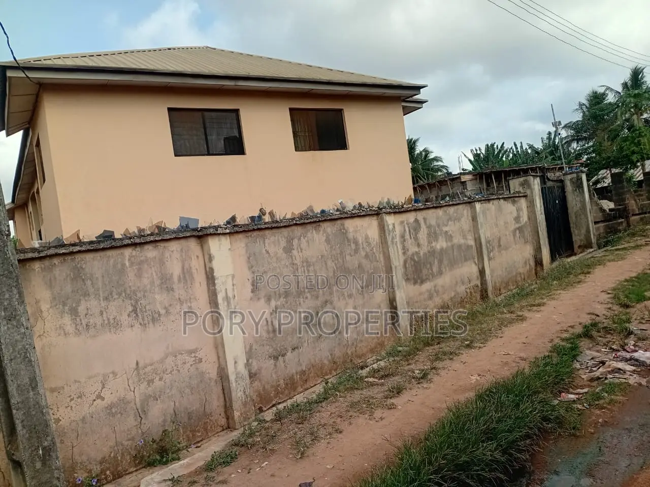 12 Flat of Three Bedroom Each in Ologuneru
