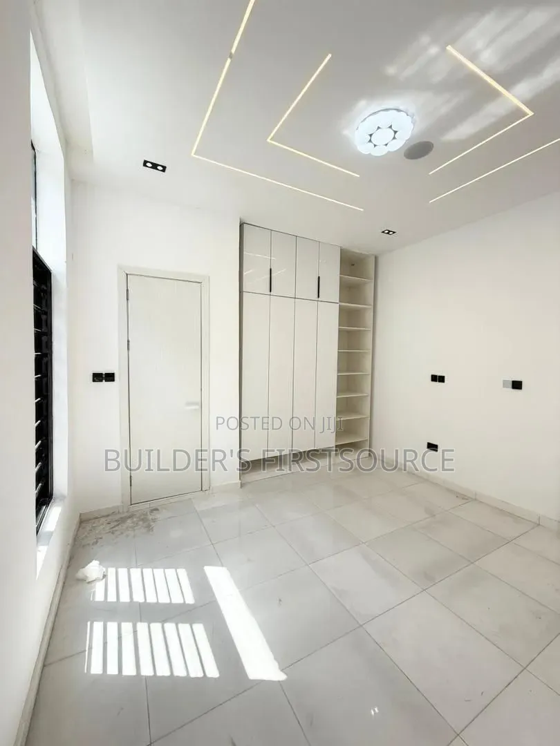 4bdrm Duplex in Ikota for sale in Ikota