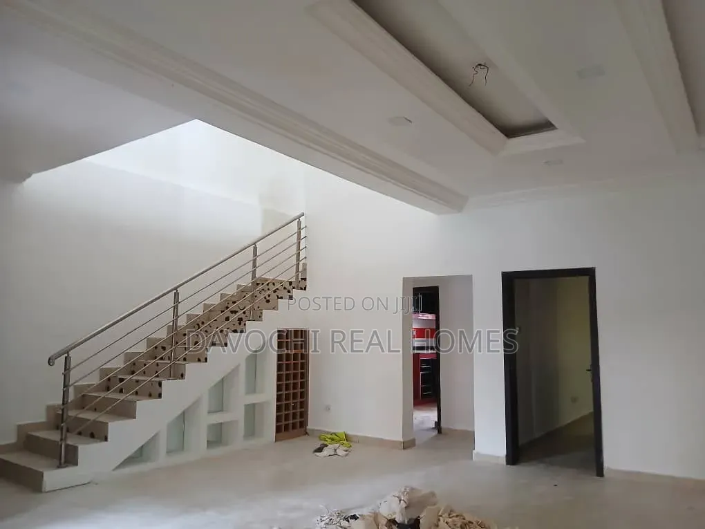4bdrm Duplex in Chevron for rent in Chevron