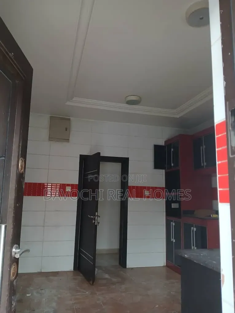 4bdrm Duplex in Chevron for rent in Chevron