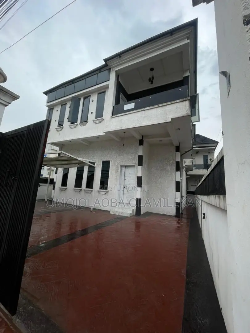 5bdrm Duplex in Chevron for rent in Chevron