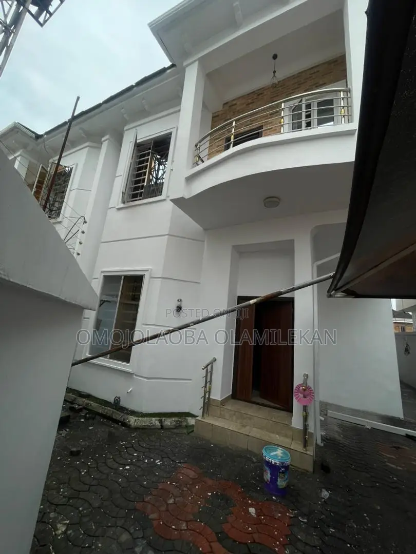 4bdrm Duplex in Chevron for rent in Chevron