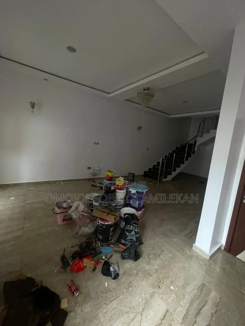 4bdrm Duplex in Chevron for rent in Chevron