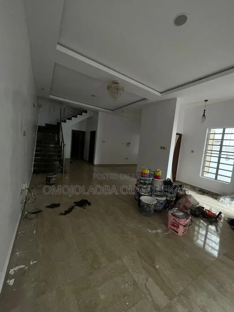4bdrm Duplex in Chevron for rent in Chevron