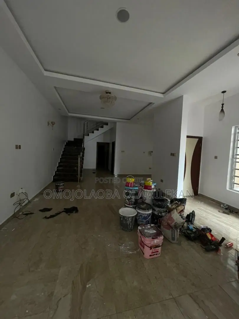 4bdrm Duplex in Chevron for rent in Chevron
