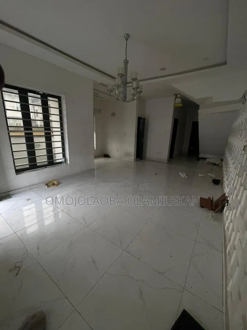 4bdrm Duplex in Chevron for rent in Chevron