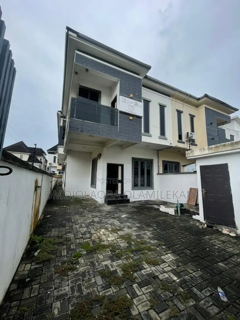 4bdrm Duplex in Chevron for rent in Chevron