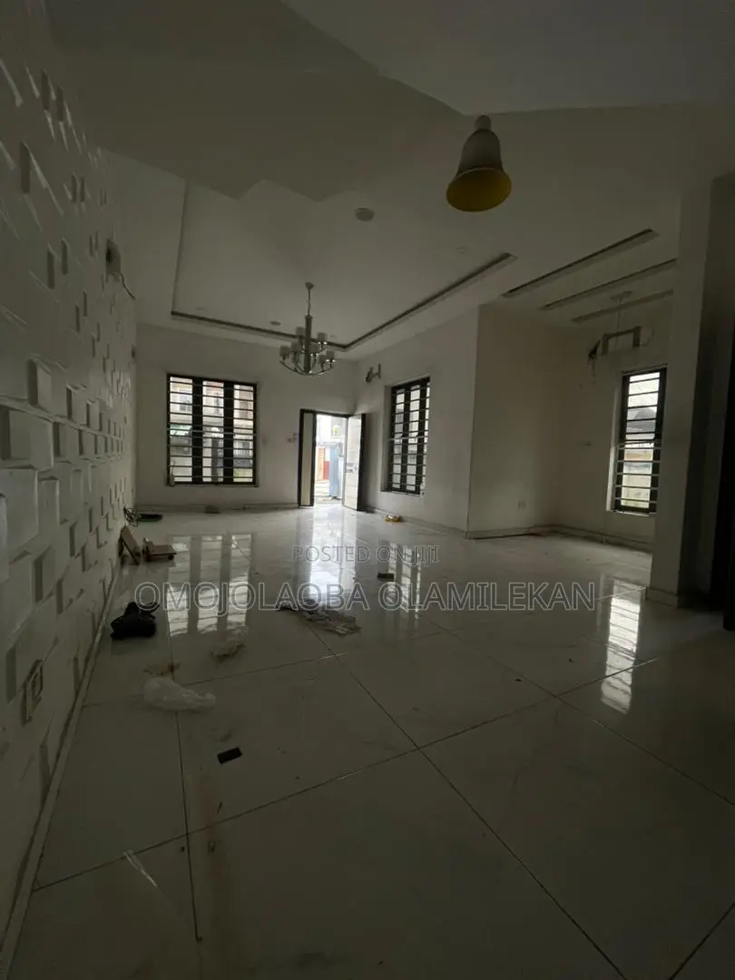 4bdrm Duplex in Chevron for rent in Chevron